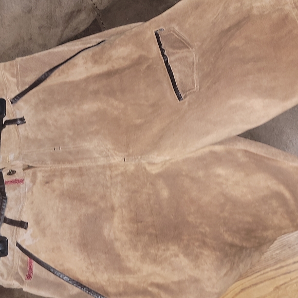 Brown suede shorts - Picture 1 of 2